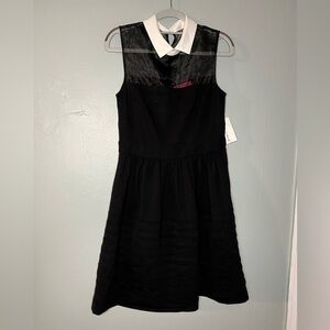 NWT‎ Betsey Johnson black and ivory collared lace sleevless dress